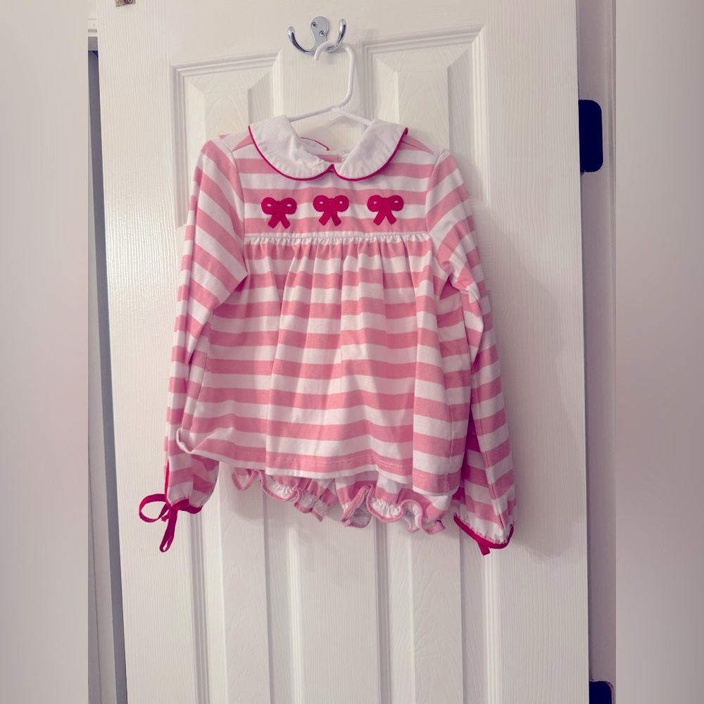 Size 6. Bow Short Set.
